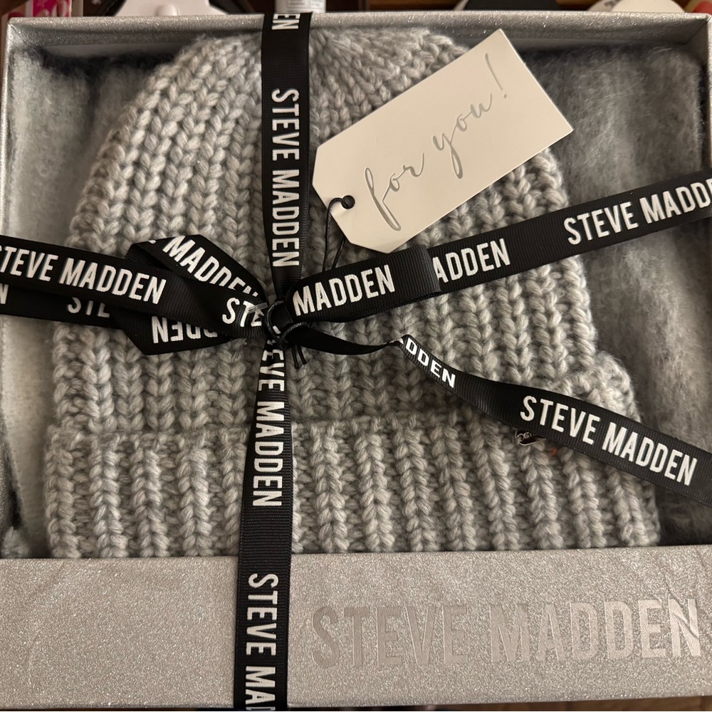 STEVE MADDEN Scarf & Beanie Boxed Gift Set